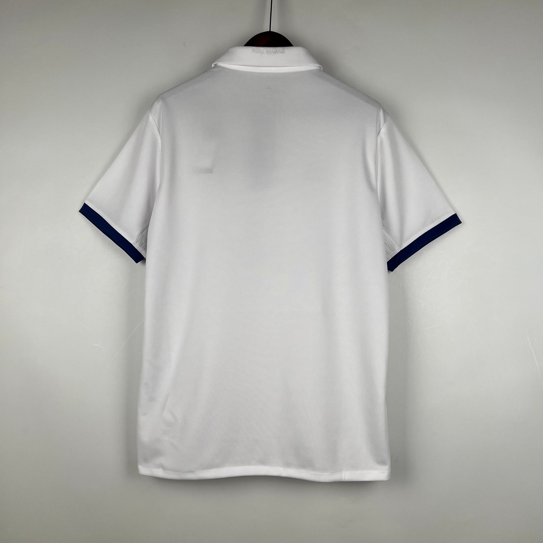 CAMISA RETRÔ REAL MADRID HOME 16/17