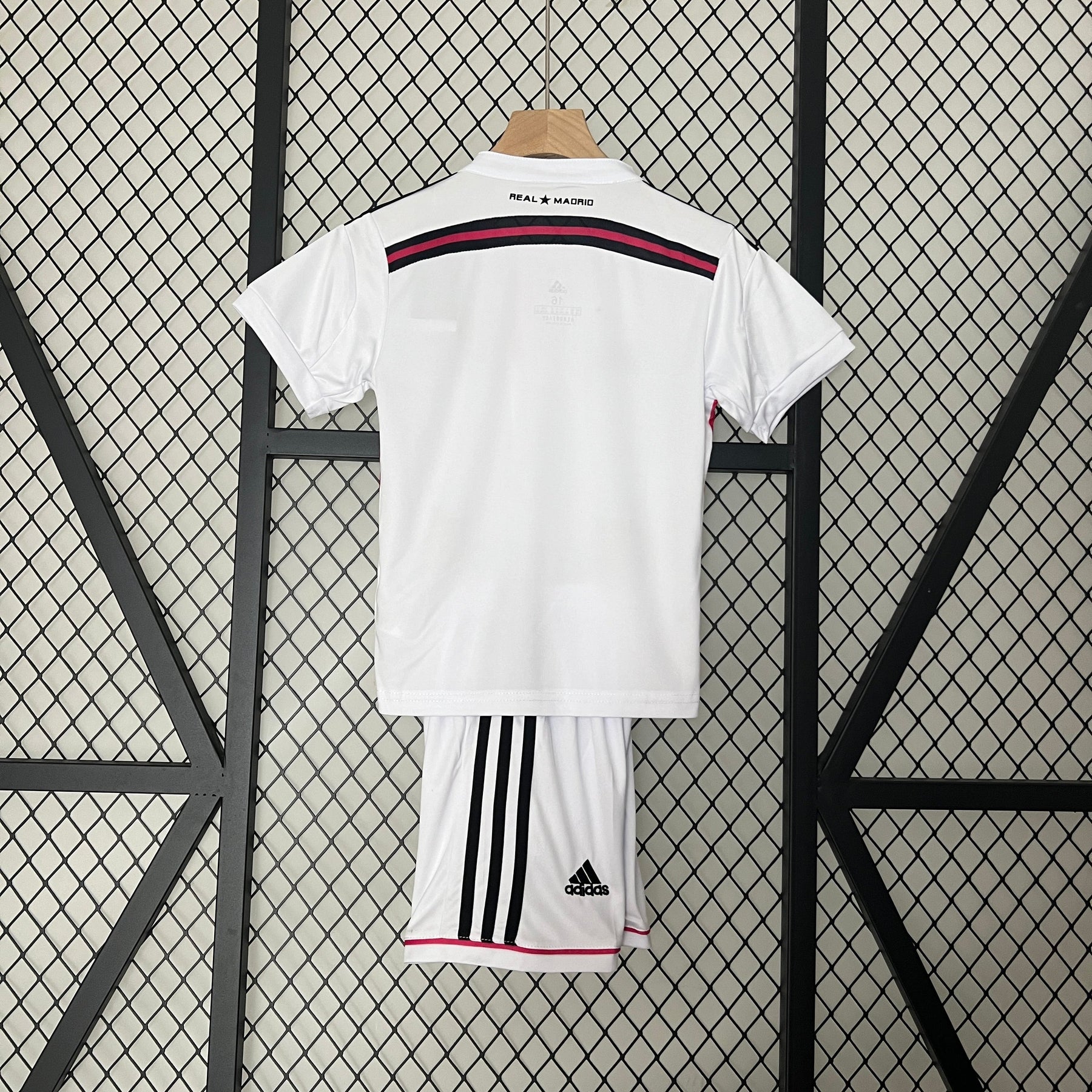 KIT INFANTIL RETRÔ REAL MADRID HOME 14/15